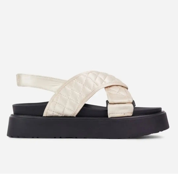 ππππππΎπππΏπ€Quilted Cross Over Strap Flat Nude - Picture 5 of 12